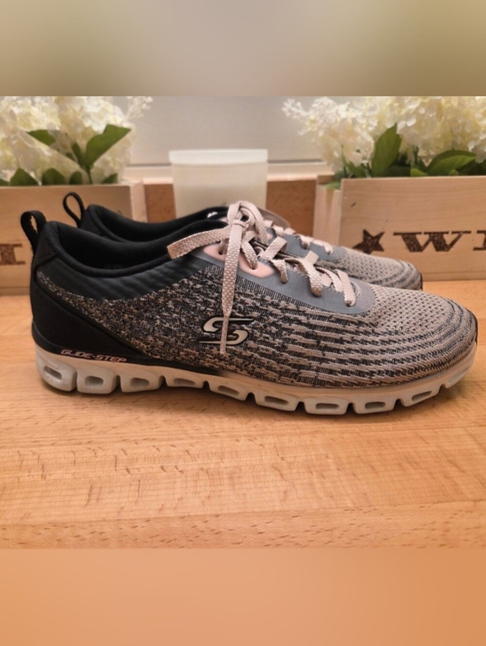 Skechers Glide-Step Head Start Sneakers Black/Light Pink Womens Size 10
